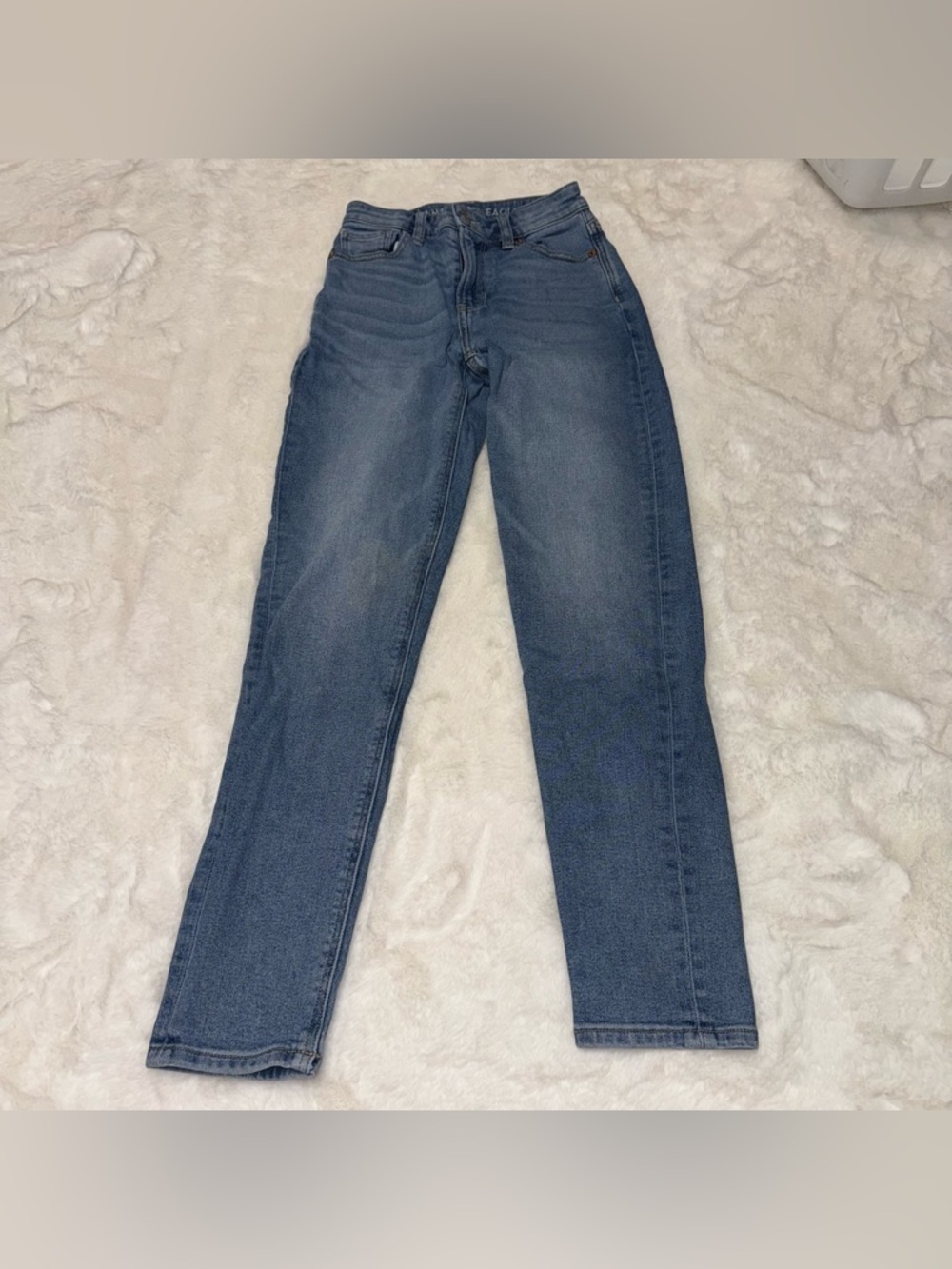 american eagle mom jeans
